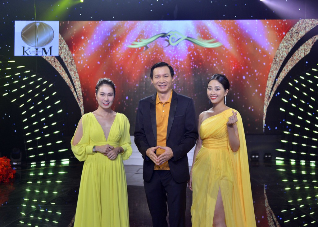 Thể hiện xuất sắc chủ đề “Tết tròn”, nữ sinh 2002 Ngọc Hoa đăng quang Én Vàng Học Đường 2020 ảnh 5