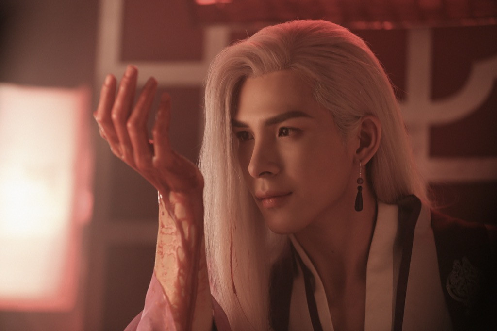 Sau Tự Tâm - Canh Ba, Denis Đặng trở lại đầy ma mị, bi thương trong phim ngắn âm nhạc ảnh 2