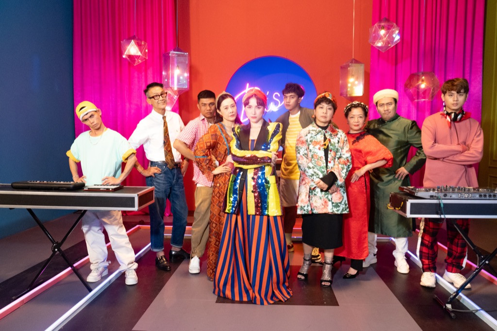 Hòa Minzy “quậy” hết mình cùng "siêu sao đếm số" Sô Y Tiết trong MV chào Tết Tân Sửu ảnh 2