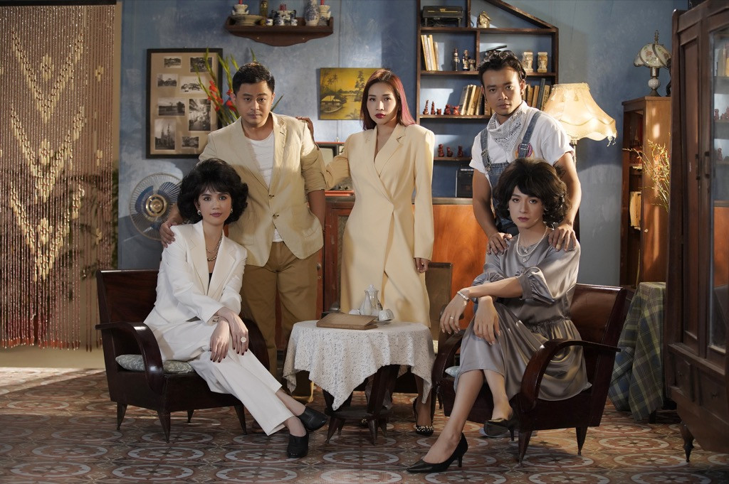 Review 'Em' Là Của Em: Ngô Kiến Huy giả gái đỉnh cao, dàn cameo “đắt xắt ra miếng“ ảnh 8