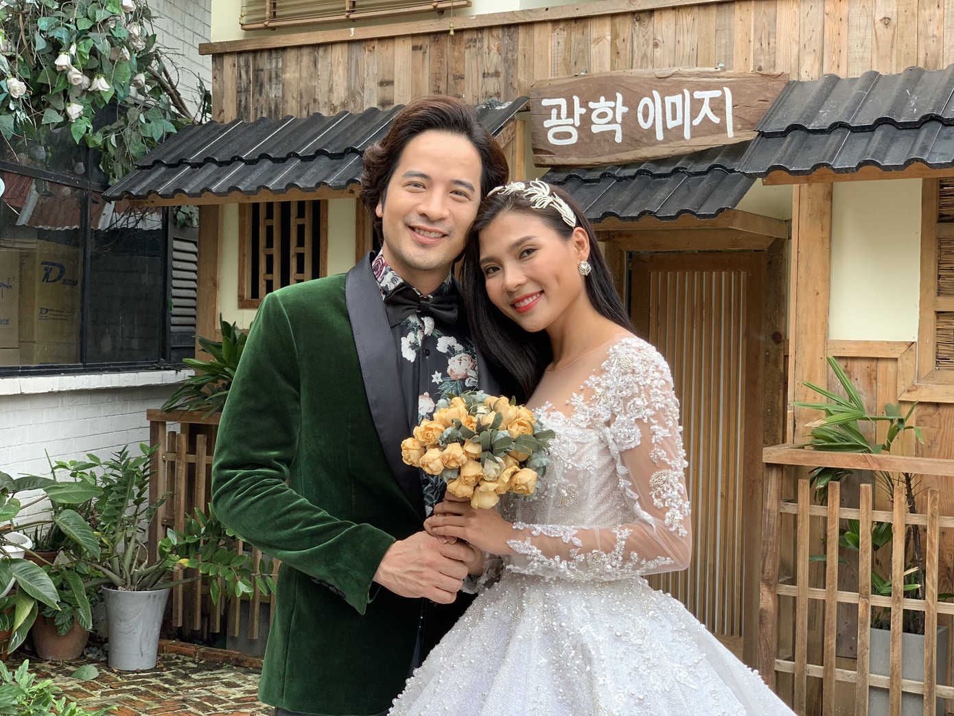 Vợ chồng Lương Thế Thành - Thúy Diễm vào vai chị dâu, em rể trong phim mới ảnh 1