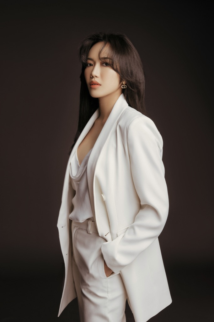 Diệu Nhi hóa nữ luật sư nghiêm túc, đau tay vì... tát Minh Hằng quá nhiều trong phim mới ảnh 3