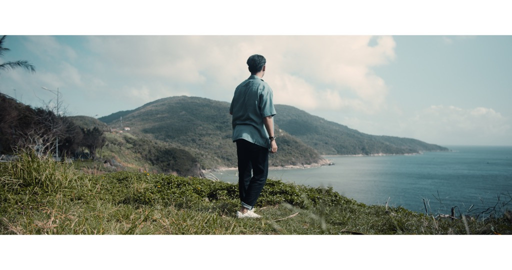 Một phân cảnh xinh đẹp trong MV Take You Away Jay Quân kết hợp rapper Chị Cả trong ca khúc mới, tung MV đẹp như mơ tại Đà Nẵng ảnh 1