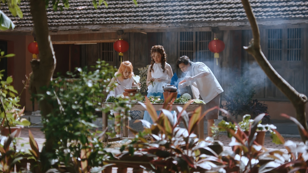 Hậu Hoàng, JSol “bày mưu” giúp Hoàng Duyên chinh phục "Chàng Trai Sơ Mi Hồng" ảnh 3