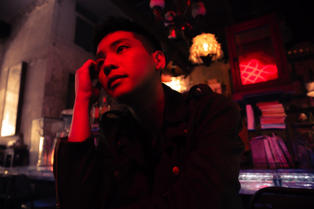 Hậu Valentine ngọt ngào, Quân A.P gửi “Lời xin lỗi vụng về” đến các cặp đôi đang yêu ảnh 4