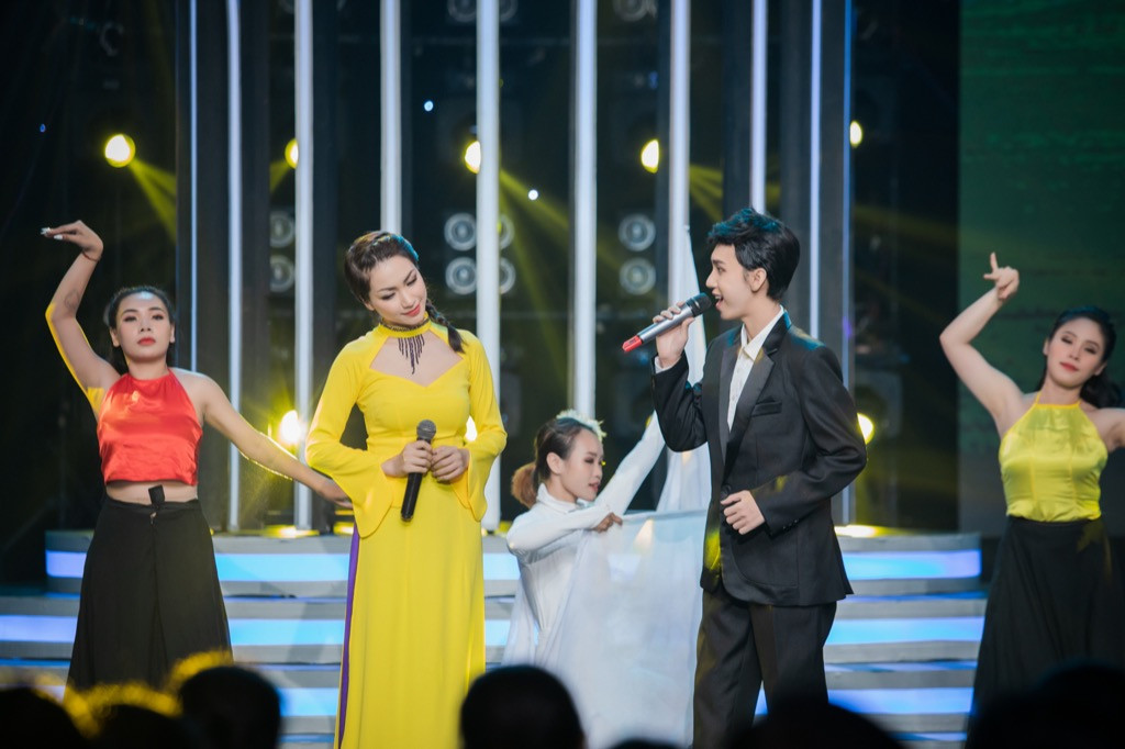 Tái xuất với “Gương Mặt Thân Quen”: Hòa Minzy chứng minh có thể “cân” hết mọi dòng nhạc ảnh 5