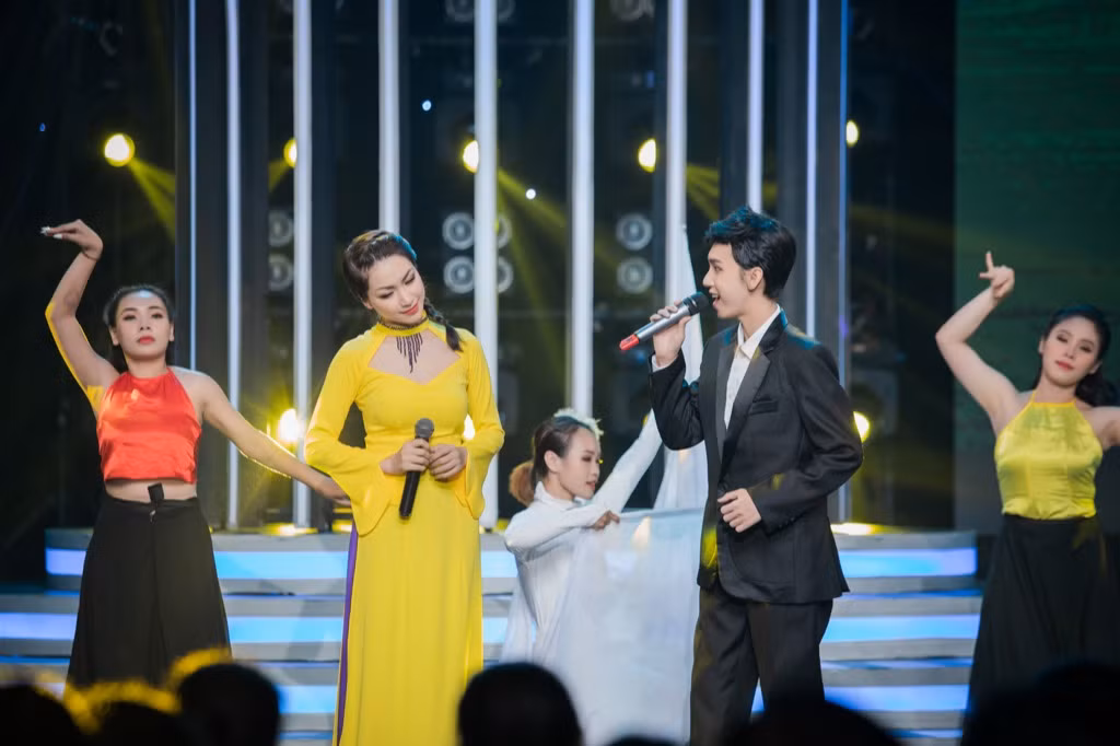 Tái xuất với “Gương Mặt Thân Quen”: Hòa Minzy chứng minh có thể “cân” hết mọi dòng nhạc ảnh 5