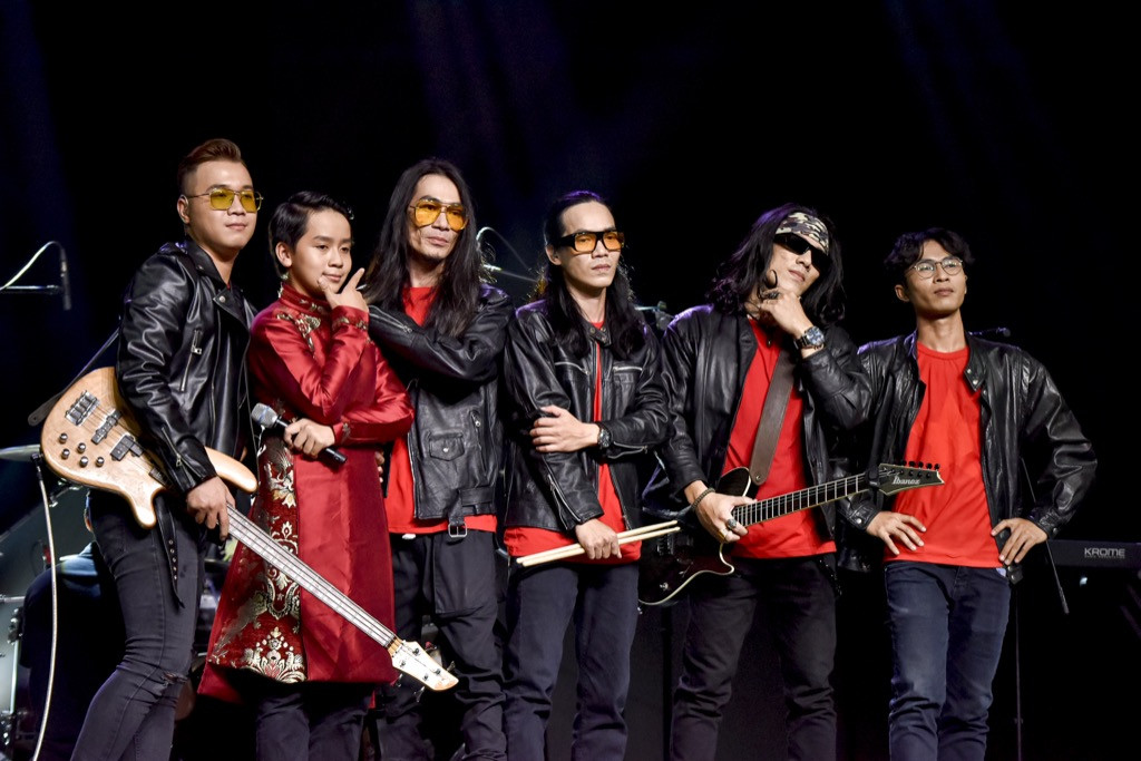 TP.HCM: Binz, Hoàng Thùy Linh, Min... “thắp sáng” Lễ hội countdown đón chào năm 2021 ảnh 4