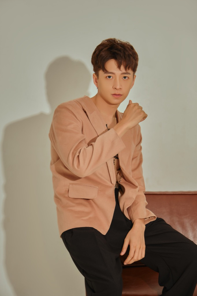 Ngô Kiến Huy mừng Valentine muộn với sáng tác mới đầy tâm tư của Vương Anh Tú ảnh 1