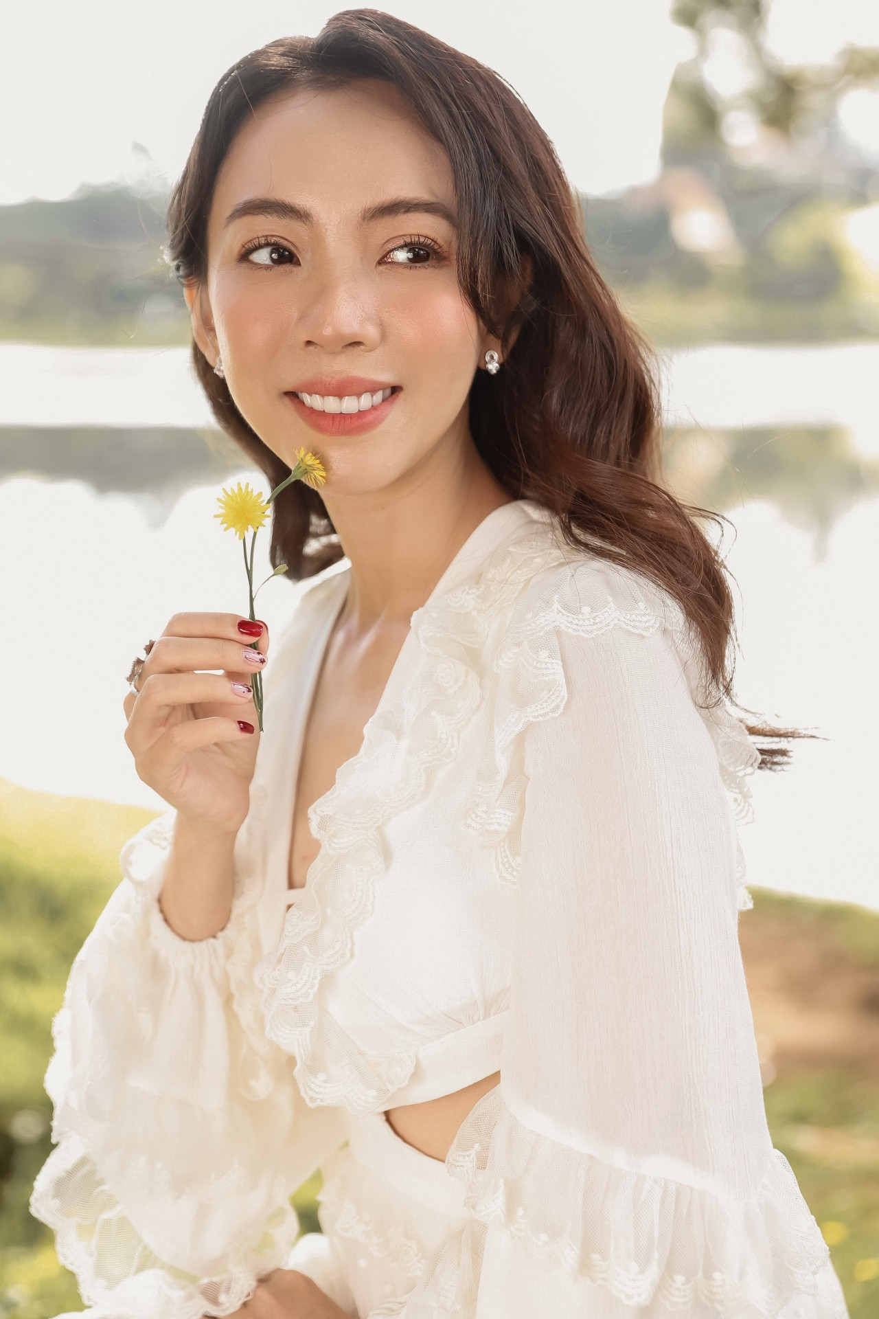 Thu Trang xinh đẹp ngày đầu năm, tiết lộ bí quyết lấy lại vóc dáng sau Tết ảnh 1