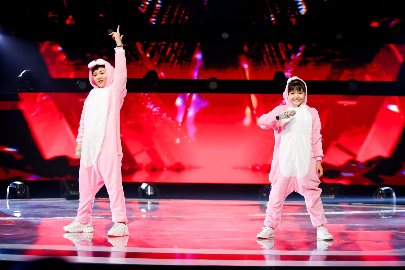 Giọng Hát Việt Nhí: Học trò Hồ Hoài Anh tỏa sáng với sáng tác mới của Pháo - Tez ảnh 3