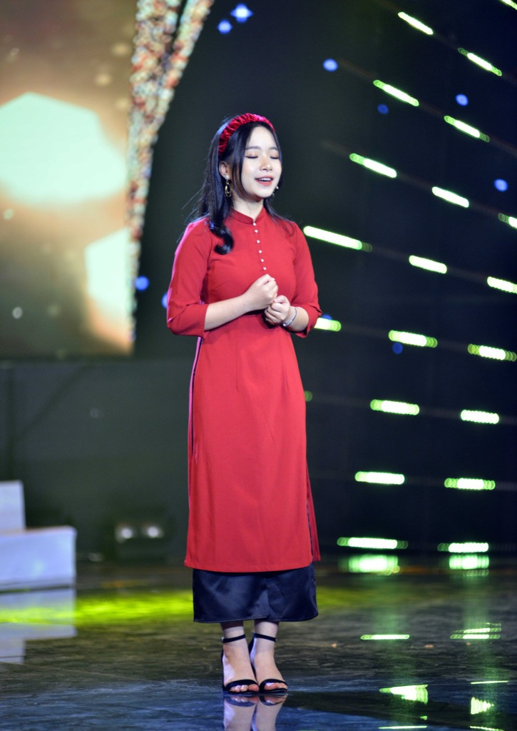 Thể hiện xuất sắc chủ đề “Tết tròn”, nữ sinh 2002 Ngọc Hoa đăng quang Én Vàng Học Đường 2020 ảnh 2