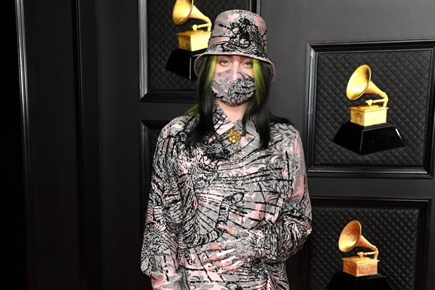 Hậu Grammys, Billie Eilish “chơi lớn” nhuộm tóc bạch kim để hoàn thành lời hứa với fan ảnh 3