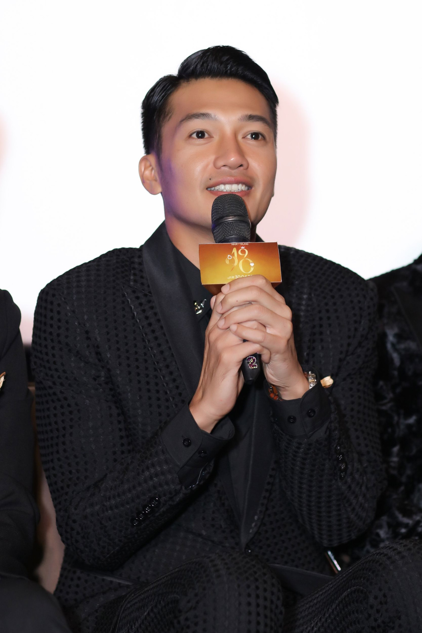 Quang Tuấn tiết lộ bí quyết vào vai vợ chồng với Nhã Phương trong phim “1990” ảnh 3