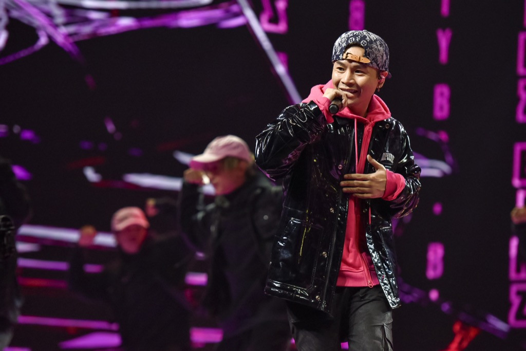 TP.HCM: Binz, Hoàng Thùy Linh, Min... “thắp sáng” Lễ hội countdown đón chào năm 2021 ảnh 8