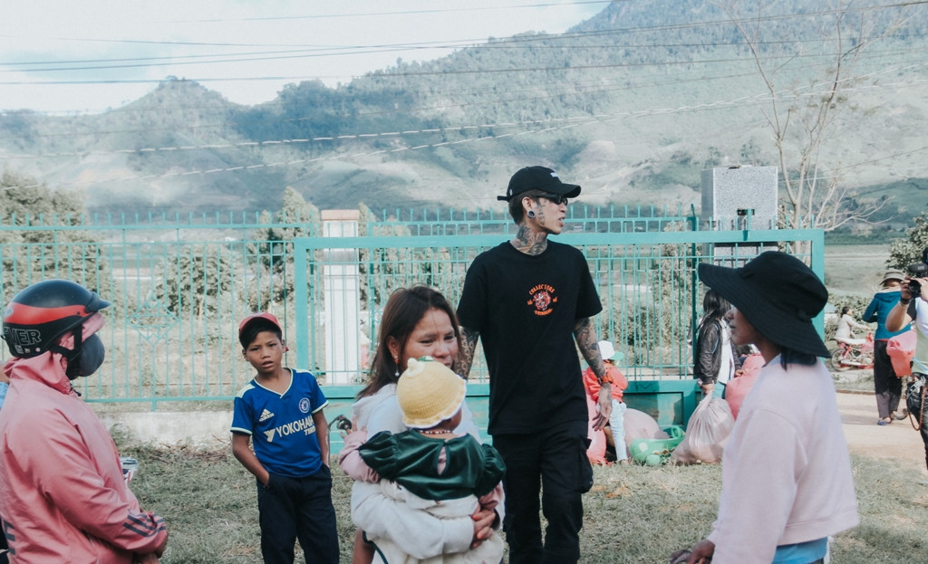 Dế Choắt kết hợp với nghệ nhân đàn bầu, mang chất liệu dân tộc vào Rap trong sản phẩm mới ảnh 3