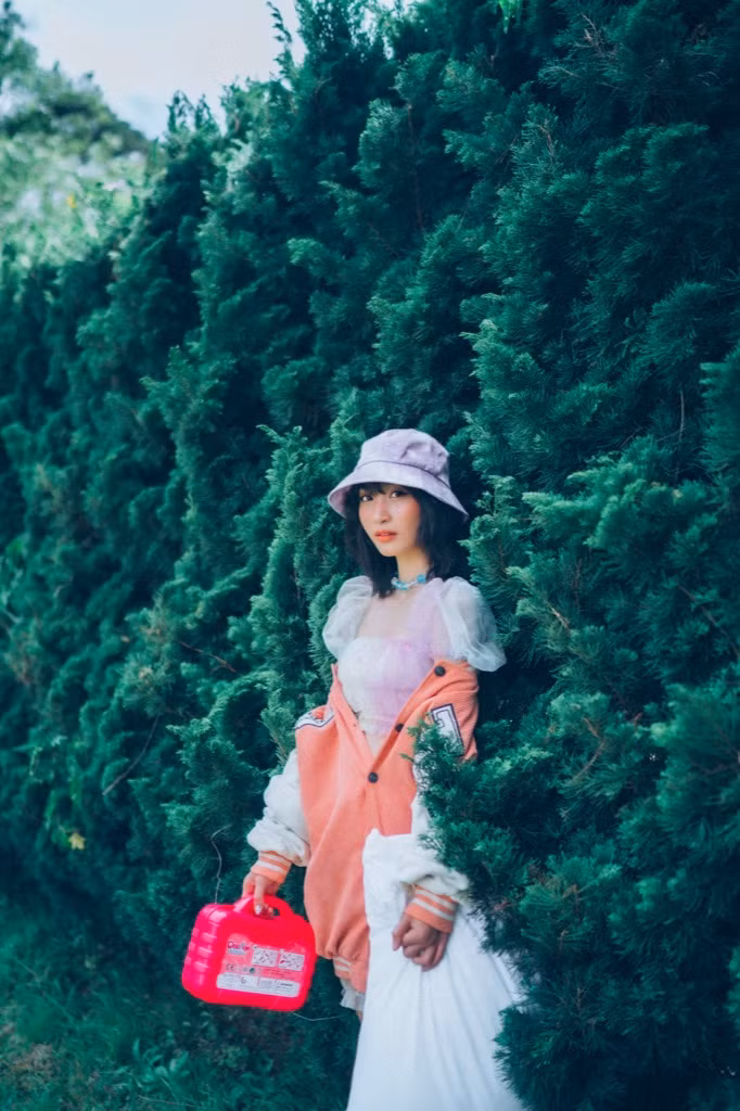 Juky San ra mắt MV đậm chất thơ dành tặng những trái tim yêu đơn phương mùa Valentine ảnh 5