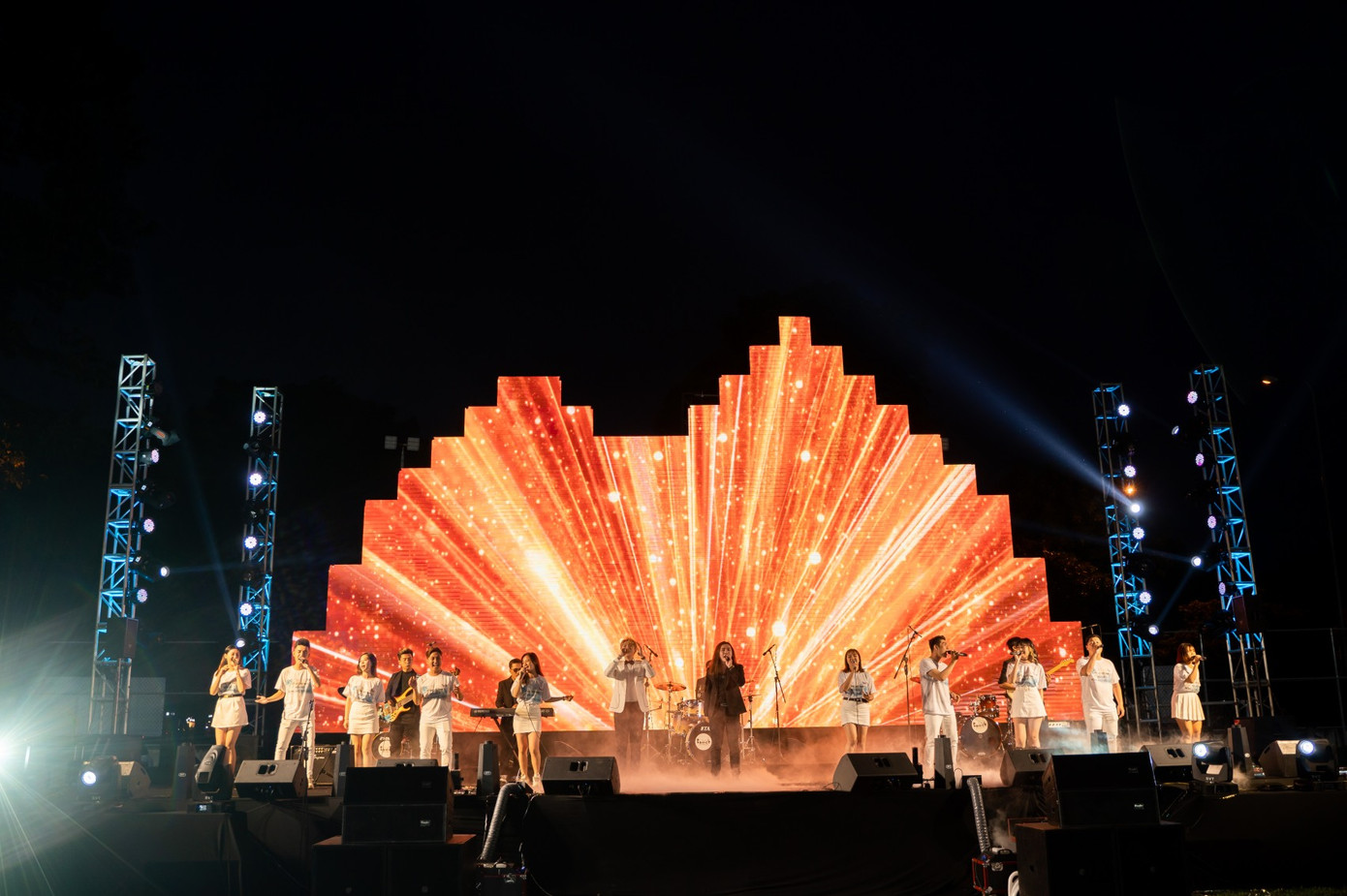 Sao nhí Bảo An, Gia Khiêm đánh trống cùng 80 nghệ sĩ trống jazz trên sân vận động ảnh 7