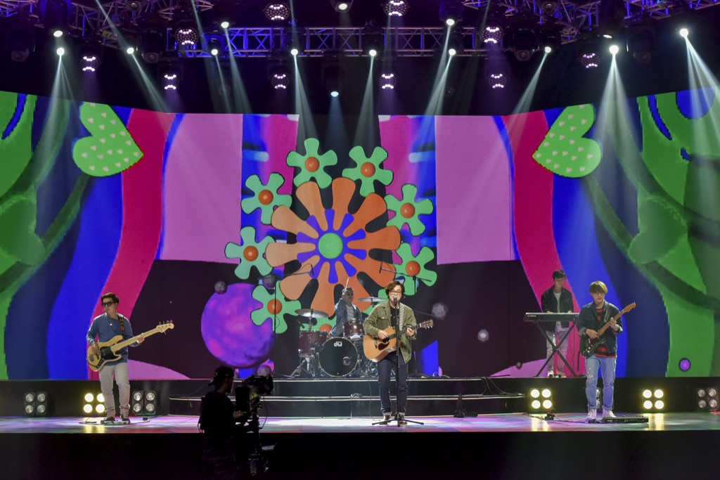 TP.HCM: Binz, Hoàng Thùy Linh, Min... “thắp sáng” Lễ hội countdown đón chào năm 2021 ảnh 2