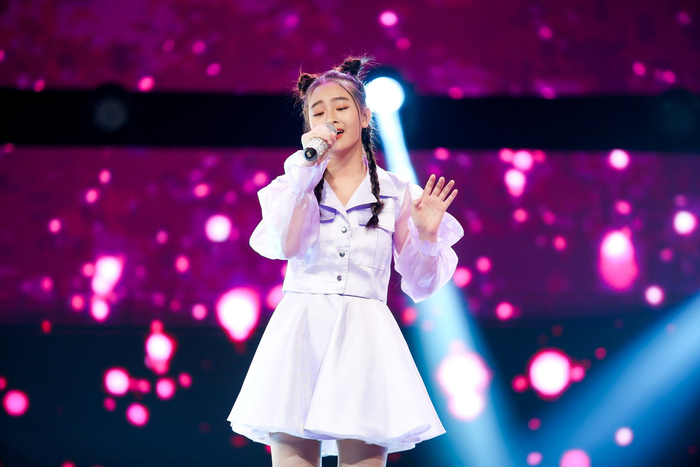 Giọng Hát Việt Nhí: Học trò Hồ Hoài Anh tỏa sáng với sáng tác mới của Pháo - Tez ảnh 6