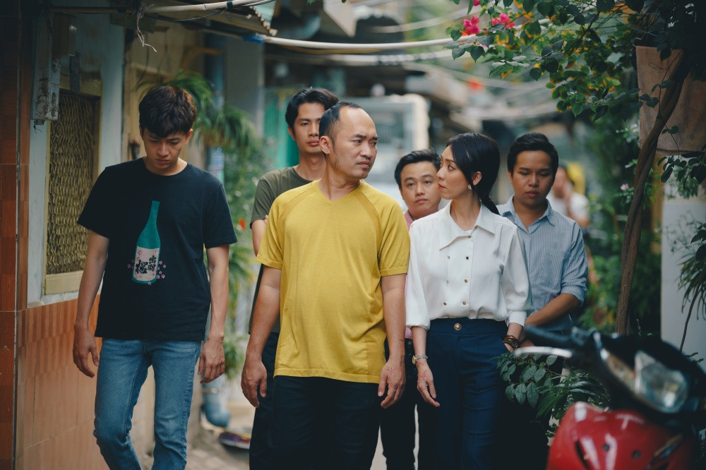 Phim hài Tết của Tiến Luật bất ngờ đạt Top 1 Trending, Thu Trang nói điều này với chồng ảnh 1