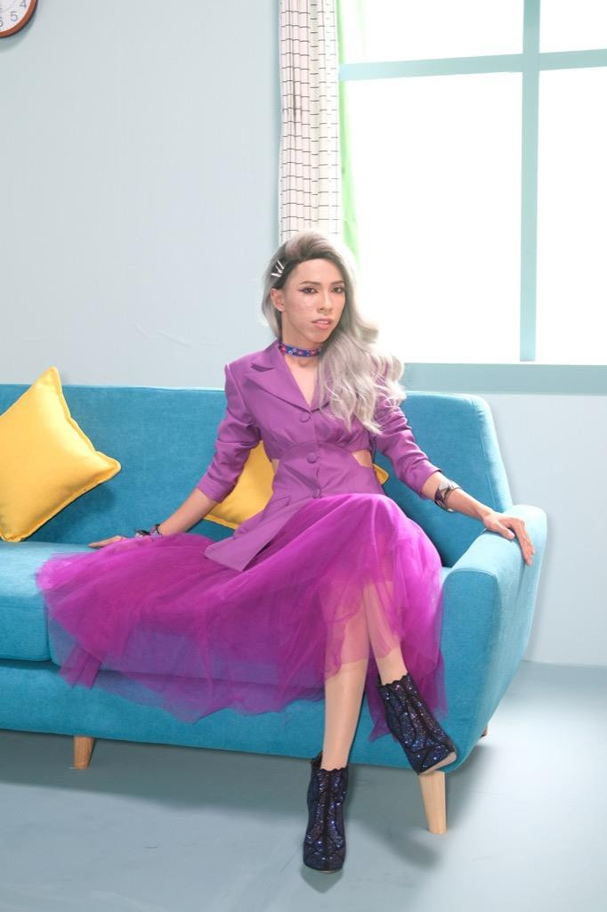 Hòa Minzy “quậy” hết mình cùng "siêu sao đếm số" Sô Y Tiết trong MV chào Tết Tân Sửu ảnh 5