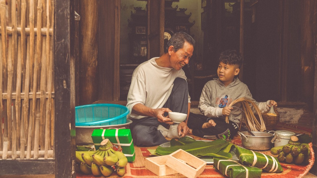 Ấm lòng trước mâm cơm ngày Tết cổ truyền miền Bắc của “Lão nông triệu view“ ảnh 4