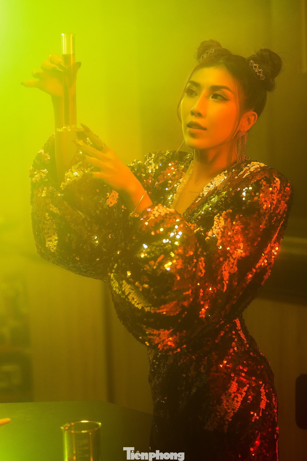 Trang Pháp hóa nữ thần tình yêu xinh đẹp, “rủ rê” hot boy bóng rổ tham gia MV mới ảnh 1