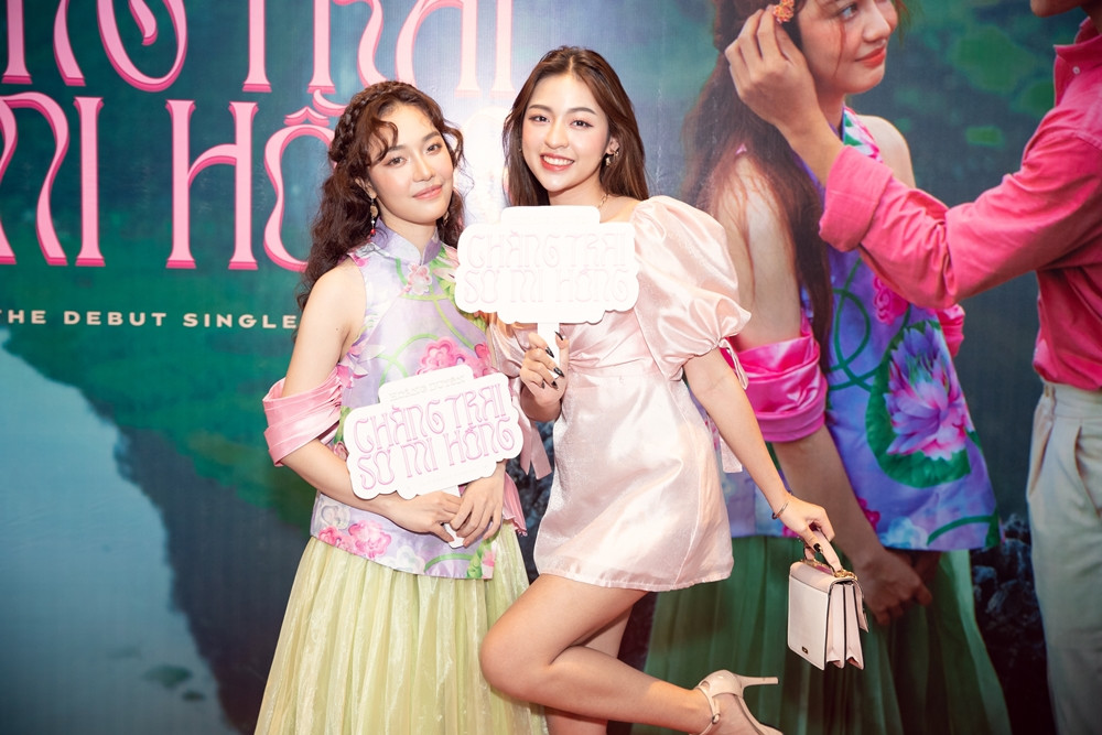 Nhóm Monstar, hotgirl “trứng rán” đến chúc mừng tân binh Hoàng Duyên ra mắt MV ảnh 6