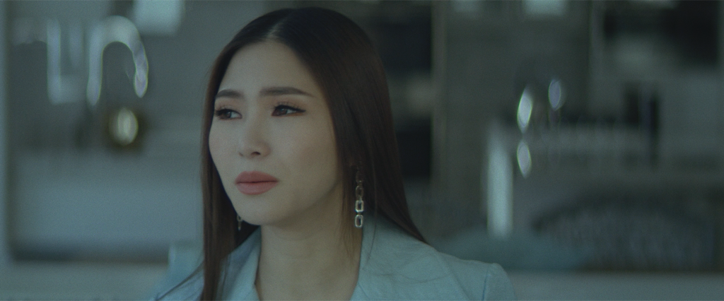 Hương Tràm trong MV Tết chỉ cần được trở về Hương Tràm bật khóc khi phải ăn Tết xa quê hương, tiết lộ cuộc sống hiện tại ở Mỹ ảnh 1