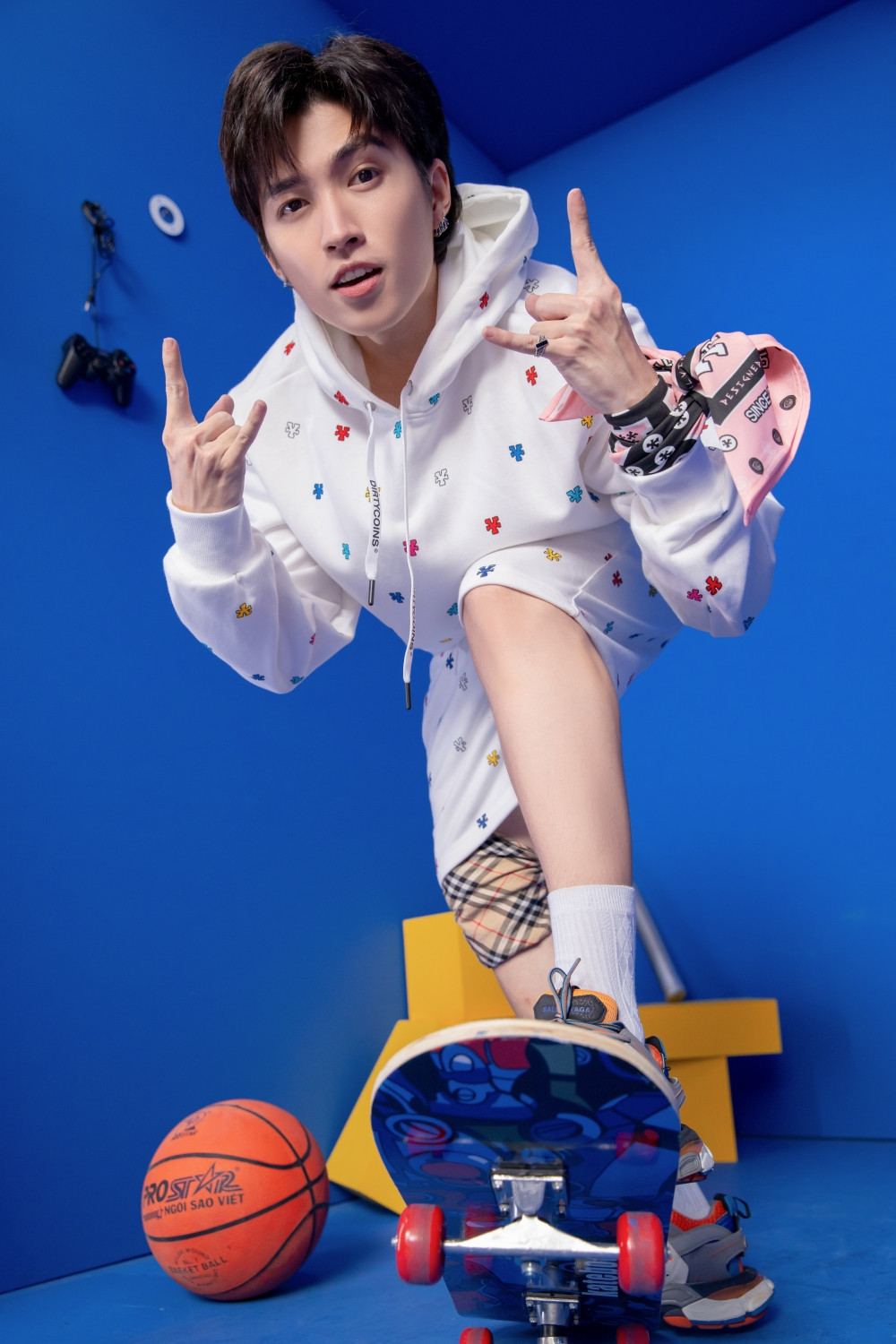 Cặp đôi đam mỹ Đỗ Hoàng Dương - Cody đưa chuyện “tình yêu mùa dịch” vào MV mới ảnh 2