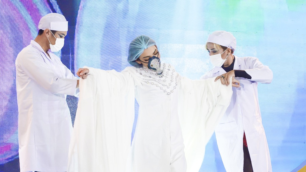 Đức Phúc mang hit “Hơn Cả Yêu” hỗ trợ Top 8 thí sinh tại Bán kết “Đại Sứ Hoàn Mỹ“ ảnh 4