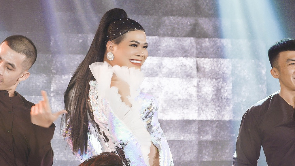 Đức Phúc mang hit “Hơn Cả Yêu” hỗ trợ Top 8 thí sinh tại Bán kết “Đại Sứ Hoàn Mỹ“ ảnh 3