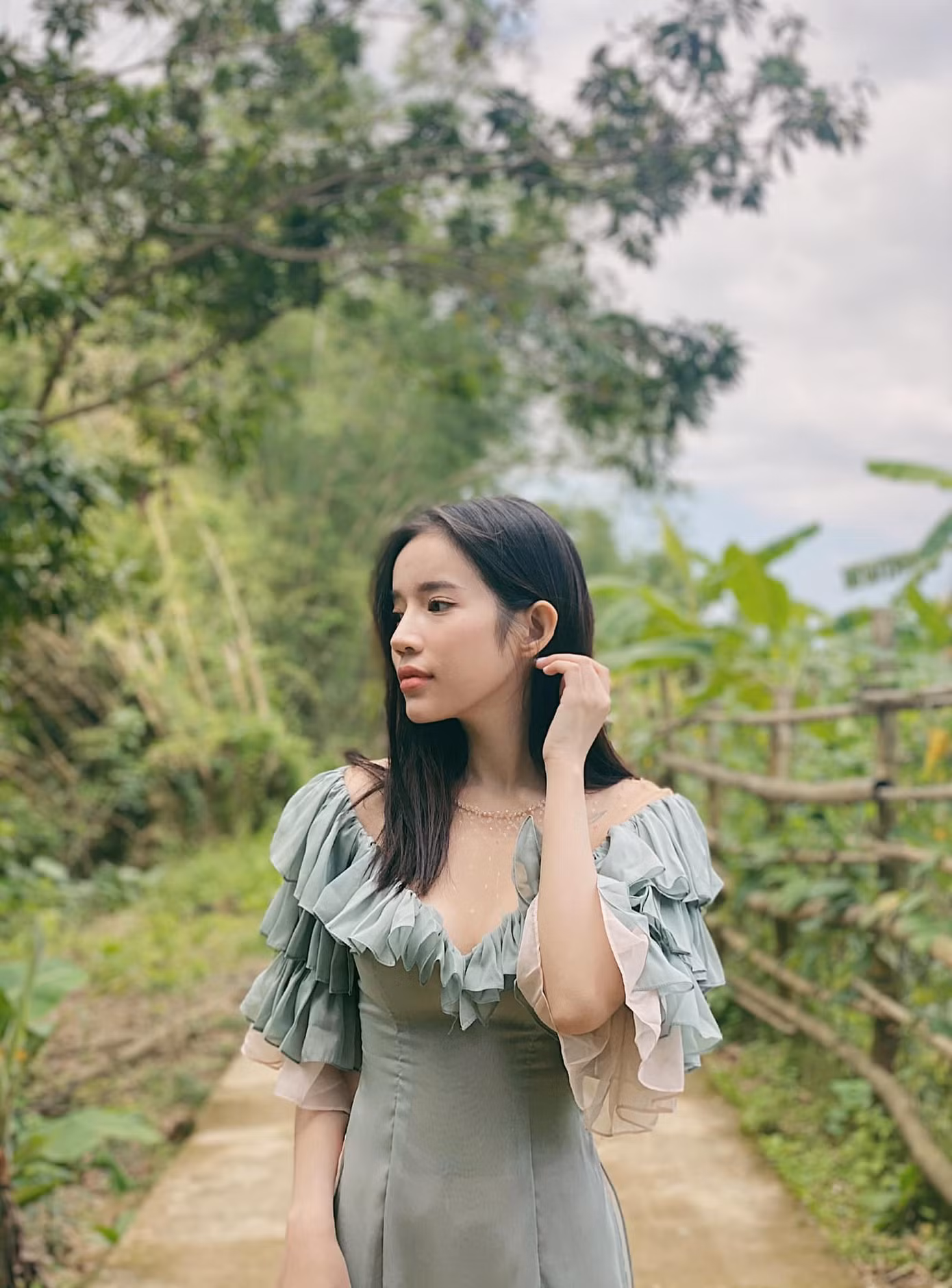 Lyly tự nhận mình không phải “good girl”, không nuối tiếc tình đầu dù đầy ắp kỉ niệm ảnh 2