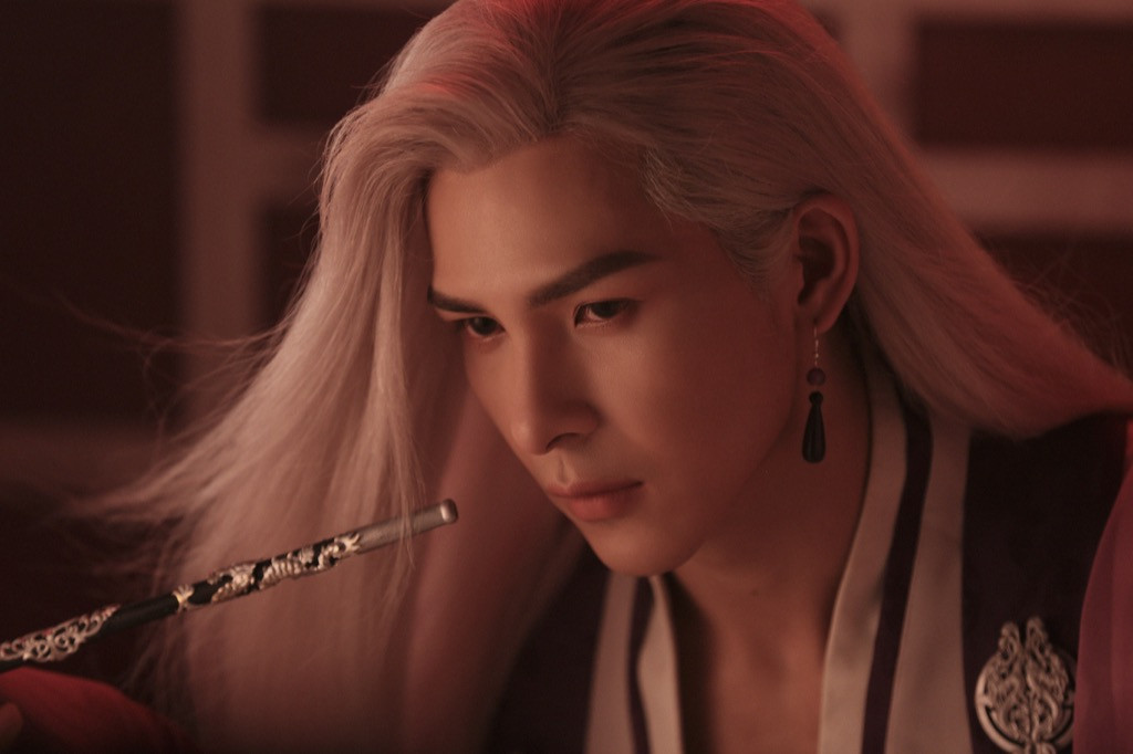 Sau Tự Tâm - Canh Ba, Denis Đặng trở lại đầy ma mị, bi thương trong phim ngắn âm nhạc ảnh 5