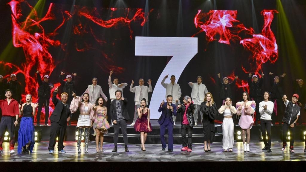 TP.HCM: Binz, Hoàng Thùy Linh, Min... “thắp sáng” Lễ hội countdown đón chào năm 2021 ảnh 10