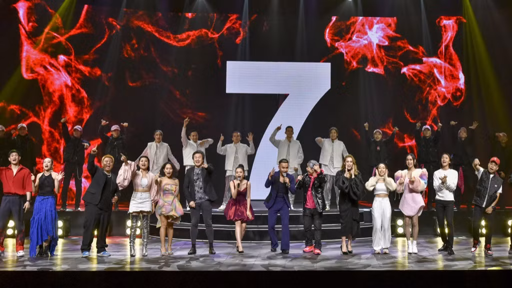 TP.HCM: Binz, Hoàng Thùy Linh, Min... “thắp sáng” Lễ hội countdown đón chào năm 2021 ảnh 10