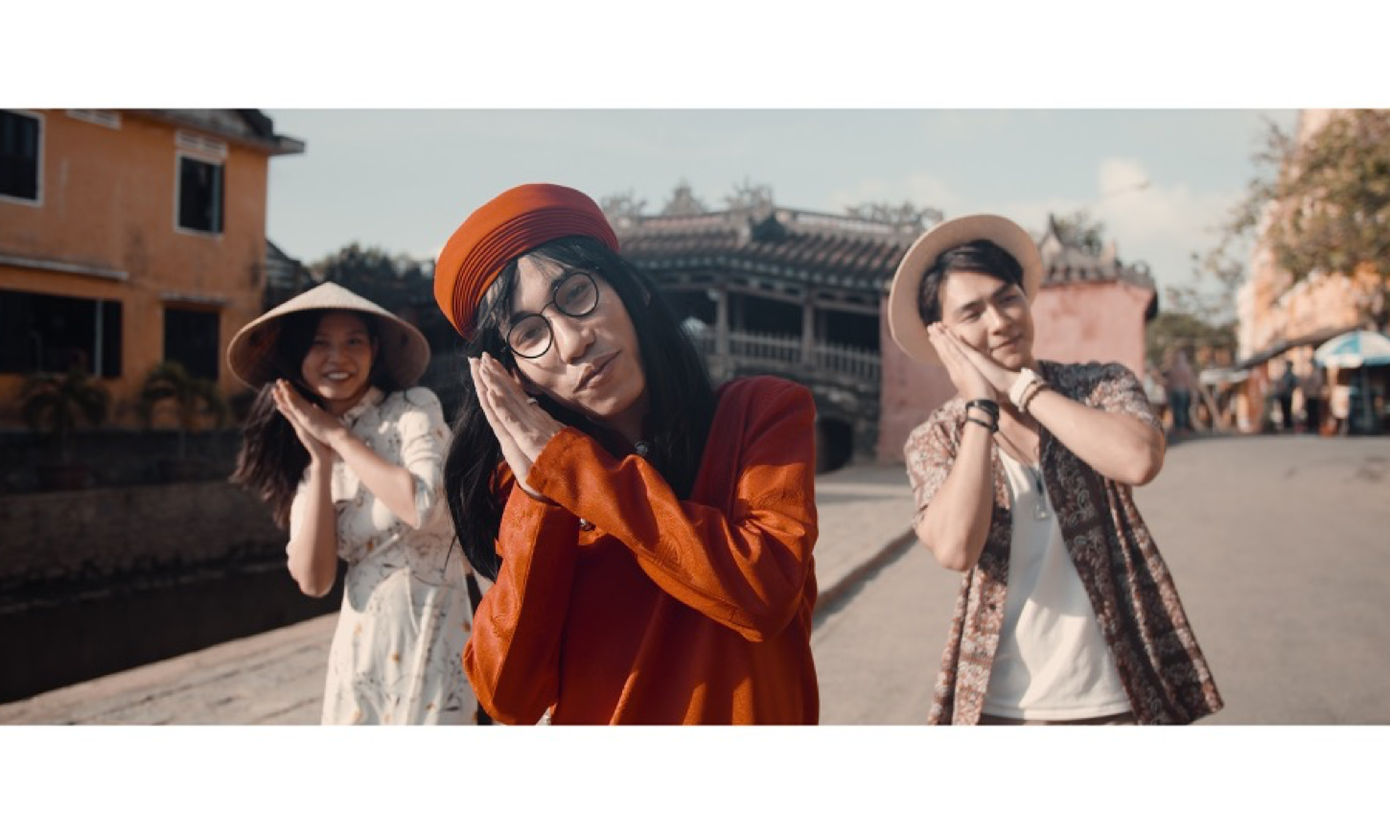 Rapper Chị Cả Jay Quân kết hợp rapper Chị Cả trong ca khúc mới, tung MV đẹp như mơ tại Đà Nẵng ảnh 4