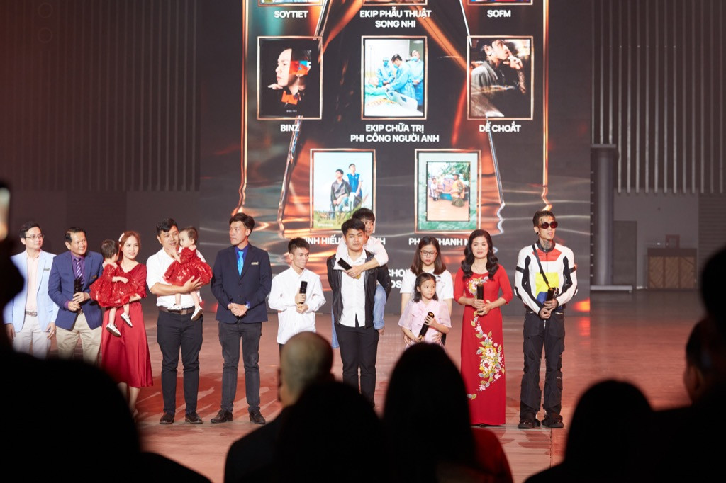 Dế Choắt vừa được gọi tên tại lễ trao giải WeChoice, nút vàng YouTube lập tức đến tay ảnh 7