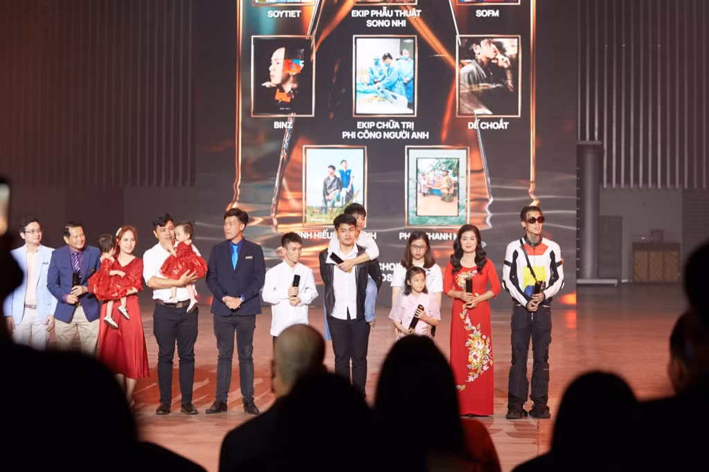 Dế Choắt vừa được gọi tên tại lễ trao giải WeChoice, nút vàng YouTube lập tức đến tay ảnh 7