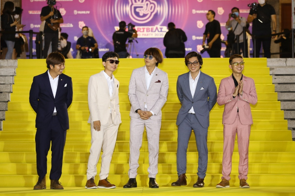 Cặp đôi Nam Em - Lãnh Thanh ngọt ngào sánh vai tại “V Heartbeat Year End Party“ ảnh 7