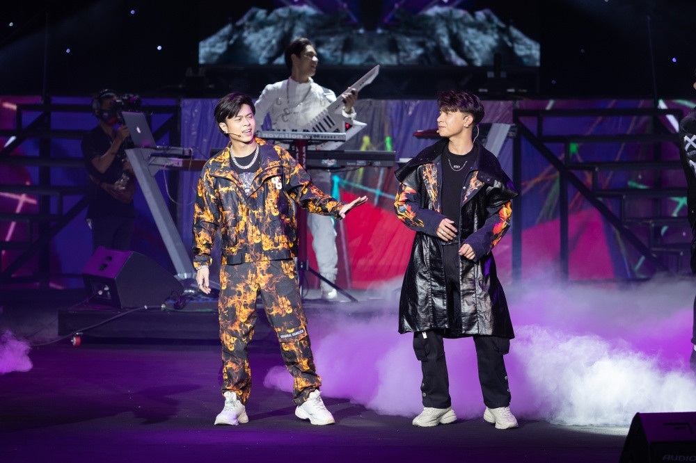 Noo Phước Thịnh thể hiện loạt hit đình đám của năm 2020 đỉnh cao, sâu lắng tại “V Heartbeat“ ảnh 1