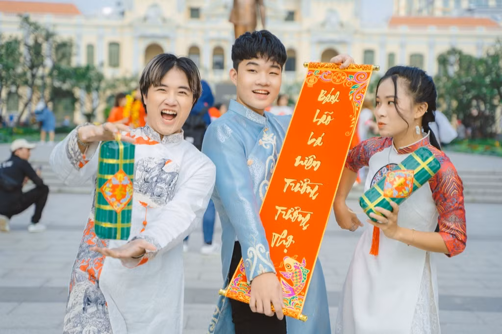P336 Band - O2O Girl Band tiếp tục kết hợp, mang hot trend “vịt hóa thiên nga” vào MV Tết ảnh 3