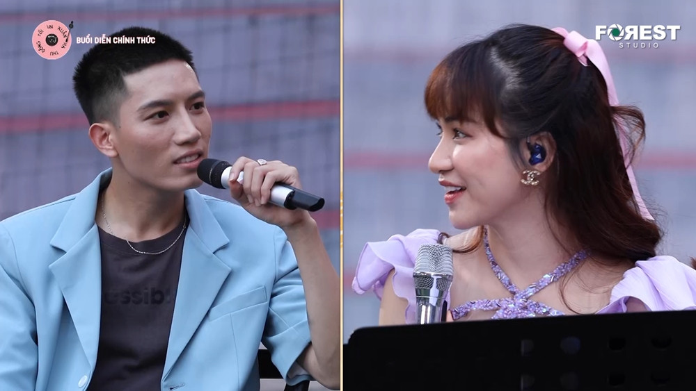 Hòa Minzy, Anh Tú hài hước diễn lại cảnh “hất tung điện thoại” của “Hậu Duệ Mặt Trời“ ảnh 3