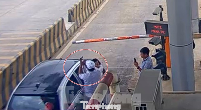 Trạm BOT Ninh Xuân bị ném bom xăng tự chế ảnh 1