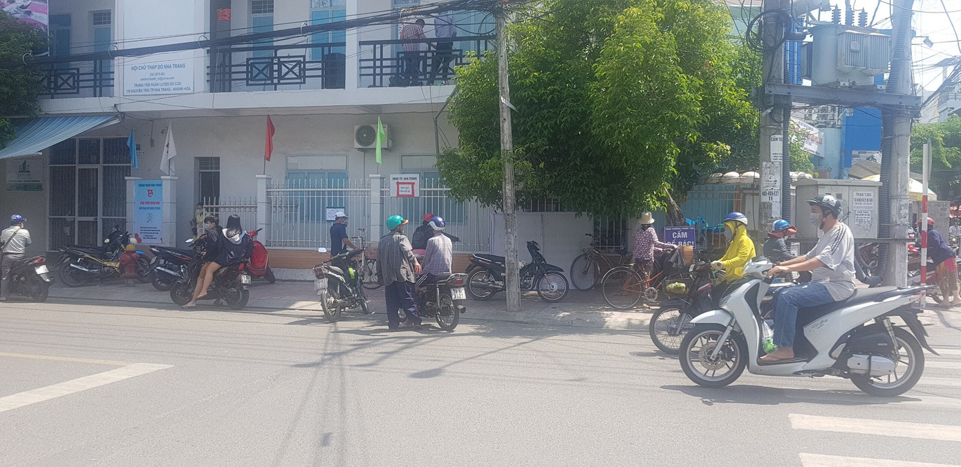 ATM phát gạo cho người nghèo Nha Trang chuyển địa điểm vì quá tải ảnh 4