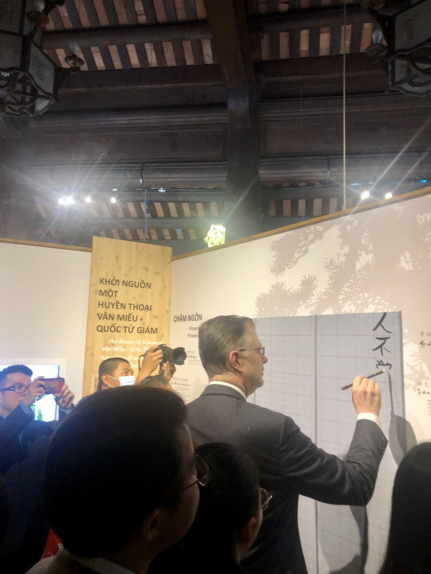 Đại sứ Mỹ thăm Văn Miếu nhân ngày Nhà giáo Việt Nam ảnh 6