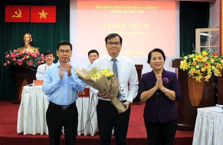 Sở Nội vụ TPHCM, UBND quận 1 có lãnh đạo mới ảnh 3