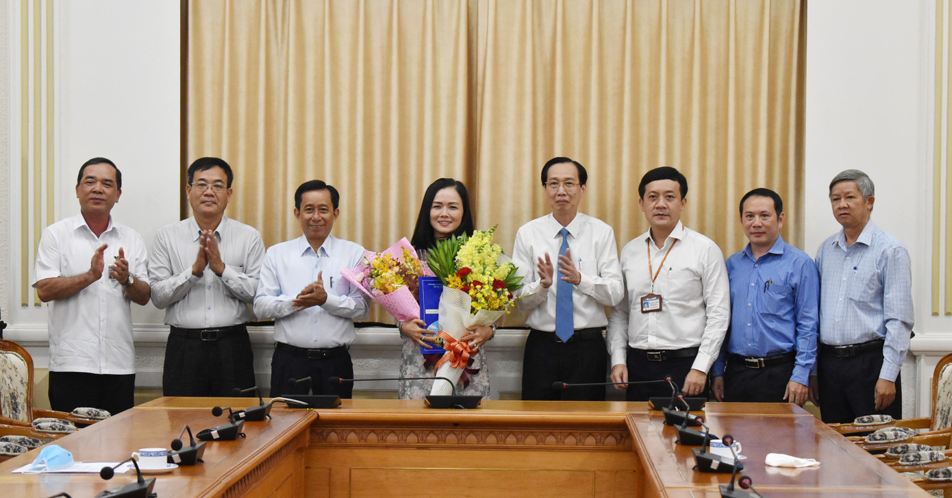 Sở Nội vụ TPHCM, UBND quận 1 có lãnh đạo mới ảnh 2