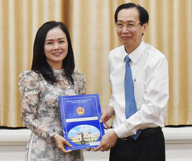 Sở Nội vụ TPHCM, UBND quận 1 có lãnh đạo mới ảnh 1